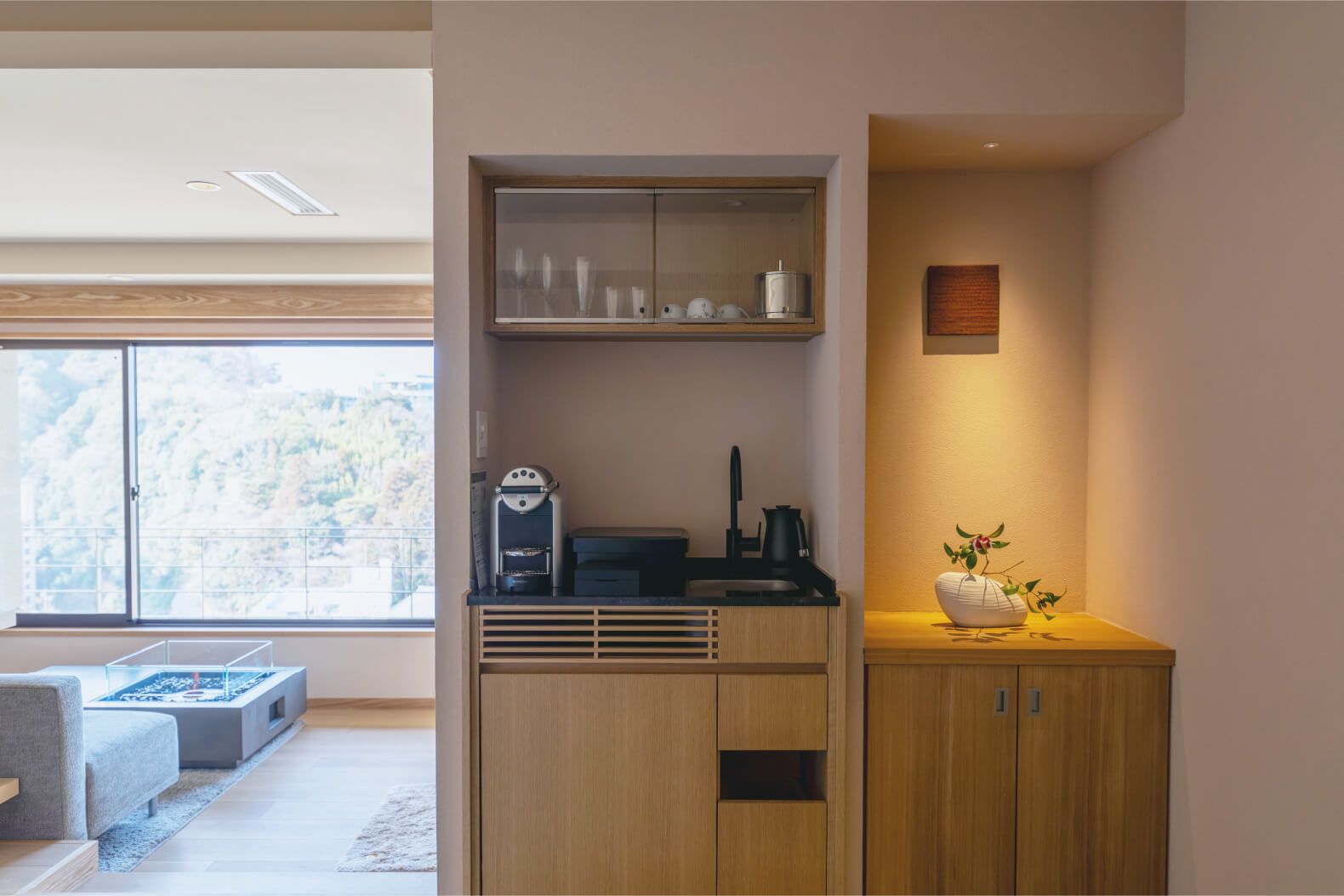 guest-rooms_sanshuyu_minibar_01
