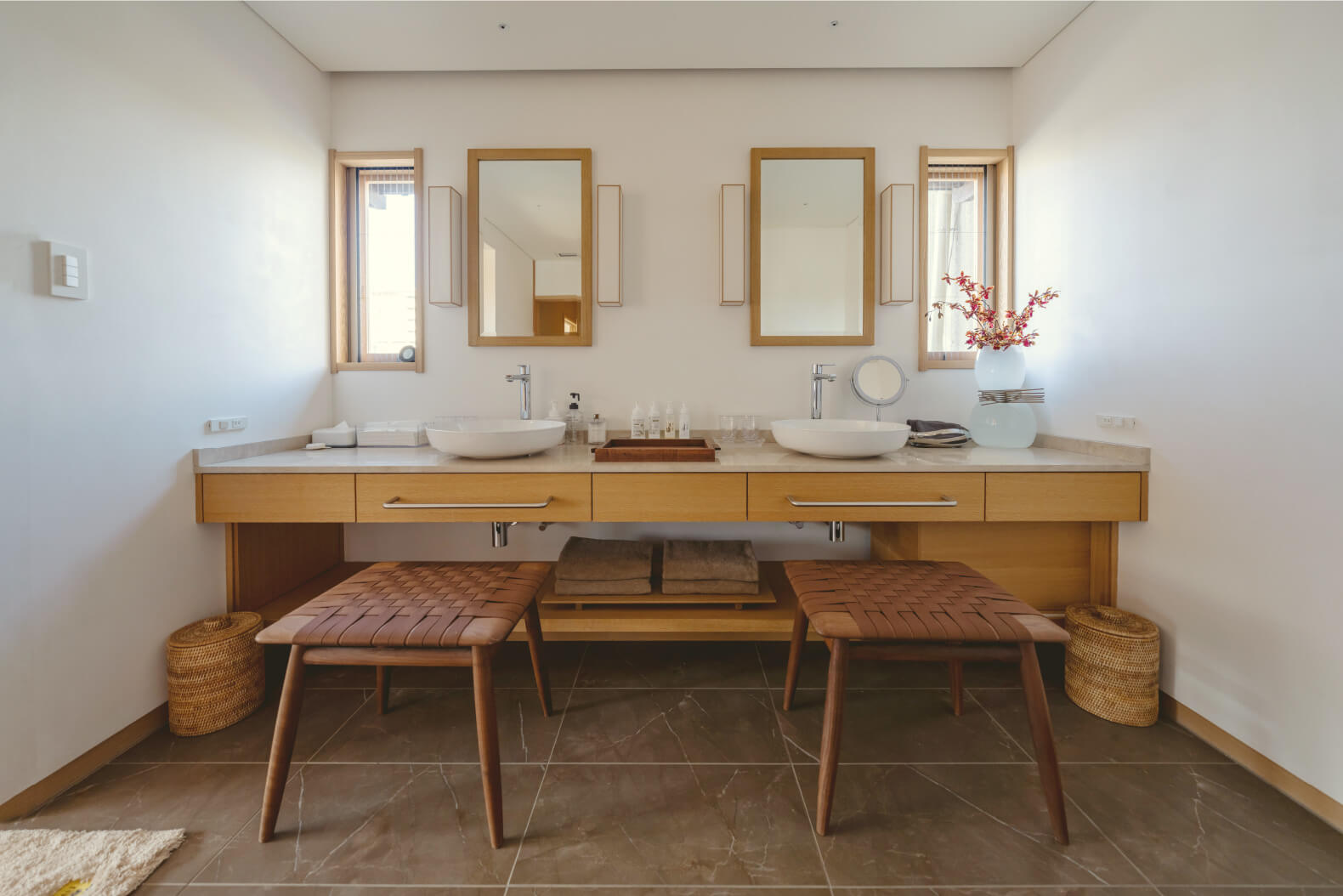 guest-rooms_futabaaoi_guest-rooms_futabaaoi_washroom_01